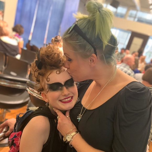 Meet your Posher, Jill. She likes Snapchat Selfies - Picture 4 of 9